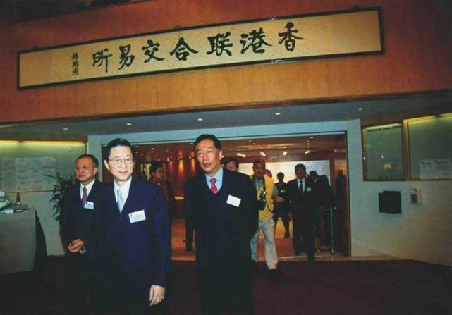 香港正挂挂牌,金融市场的创新与挑战香港正挂挂牌正版图解
