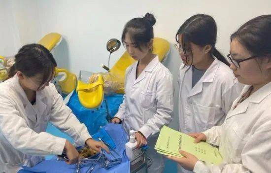 应届医学毕业生招聘网，搭建桥梁，助力医路启航应届医学生招聘信息