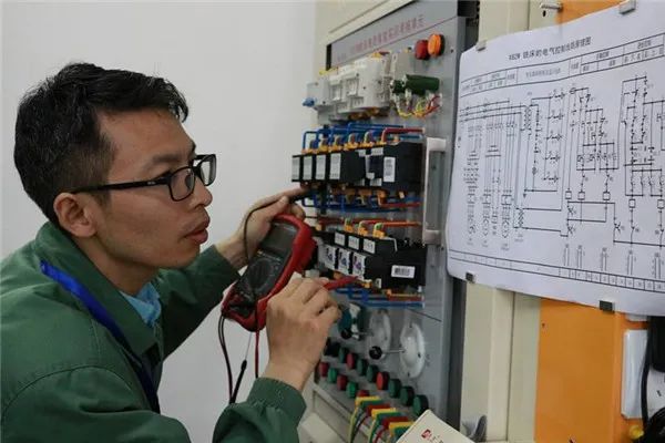 考取电工证，从准备到实践的全面指南学生电工证要怎么考